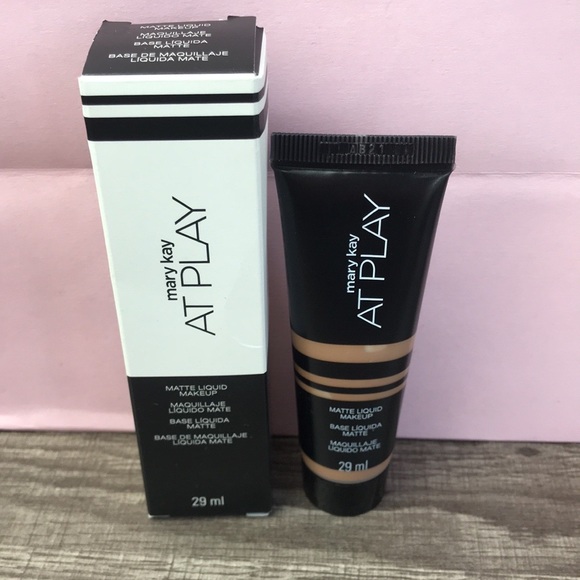 AT PLAY MATTE LIQUID MAKEUP DEEP TAN - Picture 7 of 13